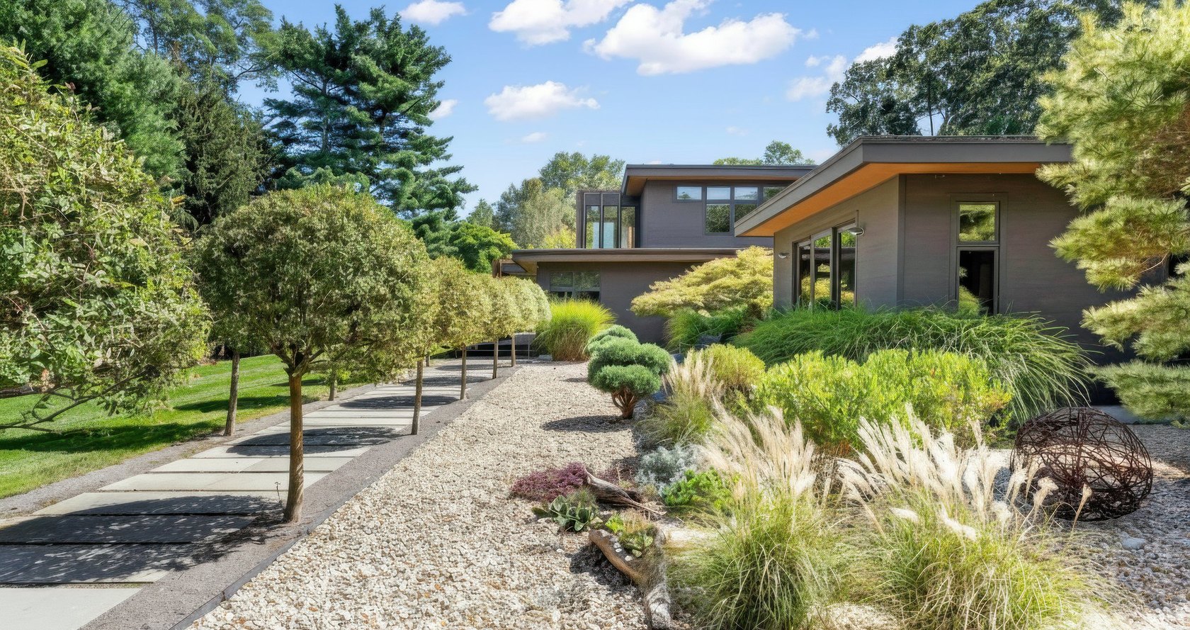 LizzieTours — $7M Hamptons listing